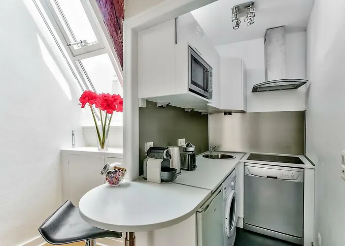 Nest In Saint-michel *