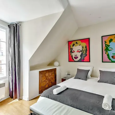 Nest In Saint-michel Paříž